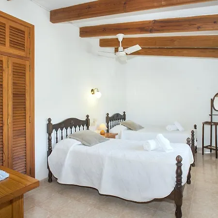 Owl La Font - Relax With A Big Pool