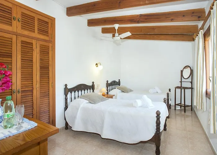 Owl La Font - Relax With A Big Pool